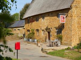 The George Inn，位于Barford Saint Michael的酒店
