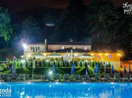 ,MOSIN GAJ restoran,bazeni i smestaj，位于克拉列沃的酒店