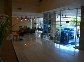 罗莎站喜利多酒店，位于圣罗莎的酒店