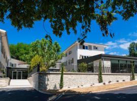 Le Cottage de Clairefontaine，位于舍纳斯昂博朗的酒店