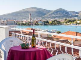 Villa Jadran Trogir ćiovo，位于特罗吉尔的酒店