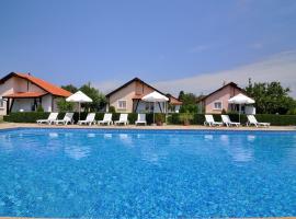 Sunny Hills Villas，位于Bryastovets的酒店