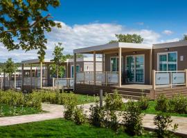 Mobile Homes - Lanterna Premium Camping Resort，位于波雷奇的豪华帐篷营地