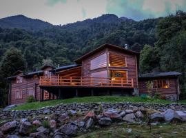 LA CABAÑA FISHING LODGE，位于Puerto Ramírez的木屋