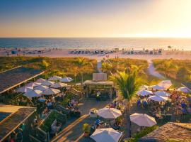 The Beachcomber St. Pete Beach Resort & Hotel,位于圣徒皮特海滩的酒店