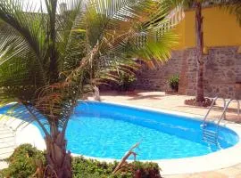 CHALET CON PISCINAS Y VISTAS DE ENSUEÑO