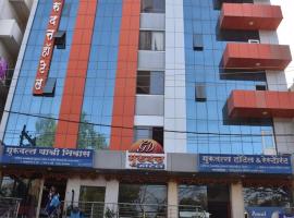 Gurudatta Hotel，位于Kurandvād的酒店