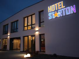 Hotel Starton am Village，位于因戈尔施塔特的酒店