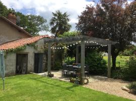 The little house，位于Mézières-sur-Issoire的酒店