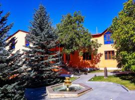 Golden Rooster Hotel，位于Goghtʼ的酒店