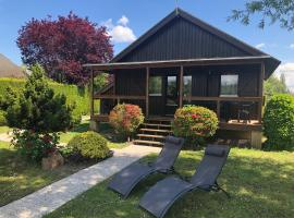 Le Chalet du Lac - Domaine de la Goujonne，位于Saint-Sauveur-lès-Bray的酒店