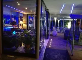 蓝玫瑰酒店
