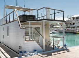 Portoverde Luxury Houseboat，位于米萨诺阿德里亚蒂科的船屋