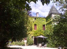 库里梅英查尔斯酒店，位于Birac的酒店