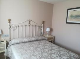 Hotel Rural Los Faroles，位于Huérmeces的酒店