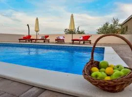 Fantastic Villa Maslina with private pool