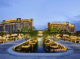 上海三甲港绿地铂瑞酒店-提供浦东机场和迪士尼班车，位于上海浦东新区的酒店