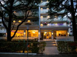 奥巴特瑞酒店，位于利多迪耶索罗德拉戈广场的酒店