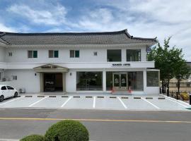 Gyeongju Roamers Stay，位于庆州感恩寺址附近的酒店