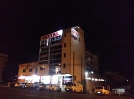 Hotel DDC，位于埃雷欣科洛索达拉戈阿体育场附近的酒店