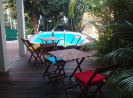 Le Frangipanier Villa avec piscine，位于圣丹尼斯的酒店