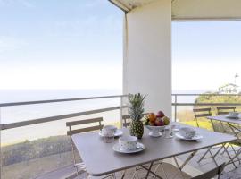 Bright T2 with balcony and sea view in Biarritz，位于比亚里茨比亚里茨高尔夫俱乐部附近的酒店