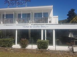 Hotel Le Golfe Bleu，位于滨海卡瓦莱尔的浪漫度假酒店