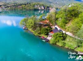 Jajce,Plivsko jezero，位于亚伊采的别墅