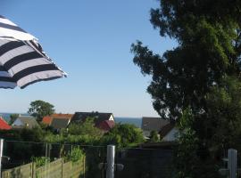 Uns Gartenhus mit Blick auf das Meer，位于蒂索的酒店