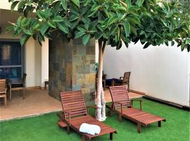 oasis del toyo golf&beach private garden wifi，位于雷塔马尔的公寓