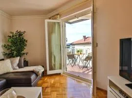 Apartment Gala with balcony and private parking