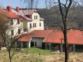 UniqHotel Český Šternberk，位于捷克施特恩贝克的酒店