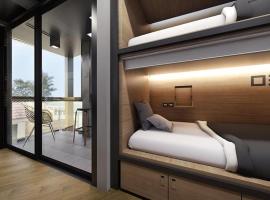 Sleep Box Patong Hostel，位于芭东海滩的酒店
