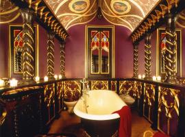 魔力城堡酒店，位于爱丁堡奥斯桥拉照相机及幻像世界附近的酒店