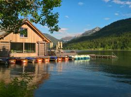 Strandhotel am Weissensee，位于魏森湖的酒店