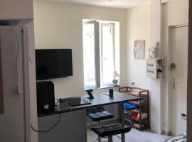 appartement lisieux calme très bien équipé，位于利雪的酒店