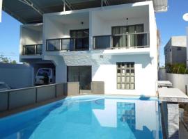 Apart Modern 7mn Beach With Pool And Terrace，位于Goodlands的酒店