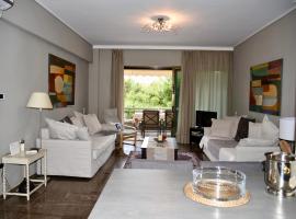 Amazing Apartment，位于雅典沃里亚戈米尼湖附近的酒店