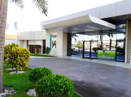 Hotel Sol Nascente，位于阿拉皮拉卡的带停车场的酒店