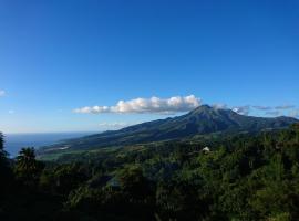 LES HAMEAUX DU MORNE DES CADETS，位于Fond-Saint-Denis的度假屋