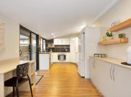 North Central Holiday Home，位于North Mackay的酒店