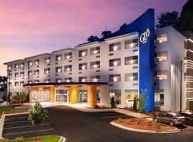 GLo Hotel Asheville-Blue Ridge Parkway，位于阿什维尔阿什维尔购物中心附近的酒店