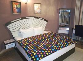Royalview Hotel and Suites，位于伊凯贾的酒店