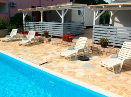BUNGALOW VICE with pool