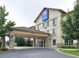 Comfort Inn & Suites McMinnville Wine Country，位于麦克明维尔的酒店