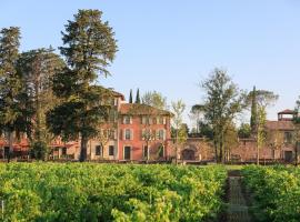 Château Saint Roux Le Luc-Le Cannet des Maures，位于勒卡内代莫尔的酒店