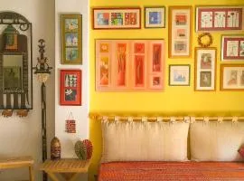 Beautiful apartment (very high ceiling) next to the beach with 2 separate bedrooms