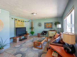 Bright & Sunny Home Near Zion，位于哈里肯的酒店