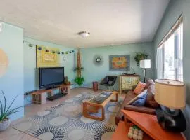 Bright & Sunny Home Near Zion
