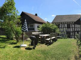 Haus Innerdorf gemütliches Ferienhaus im Taunus，位于Pohl的酒店